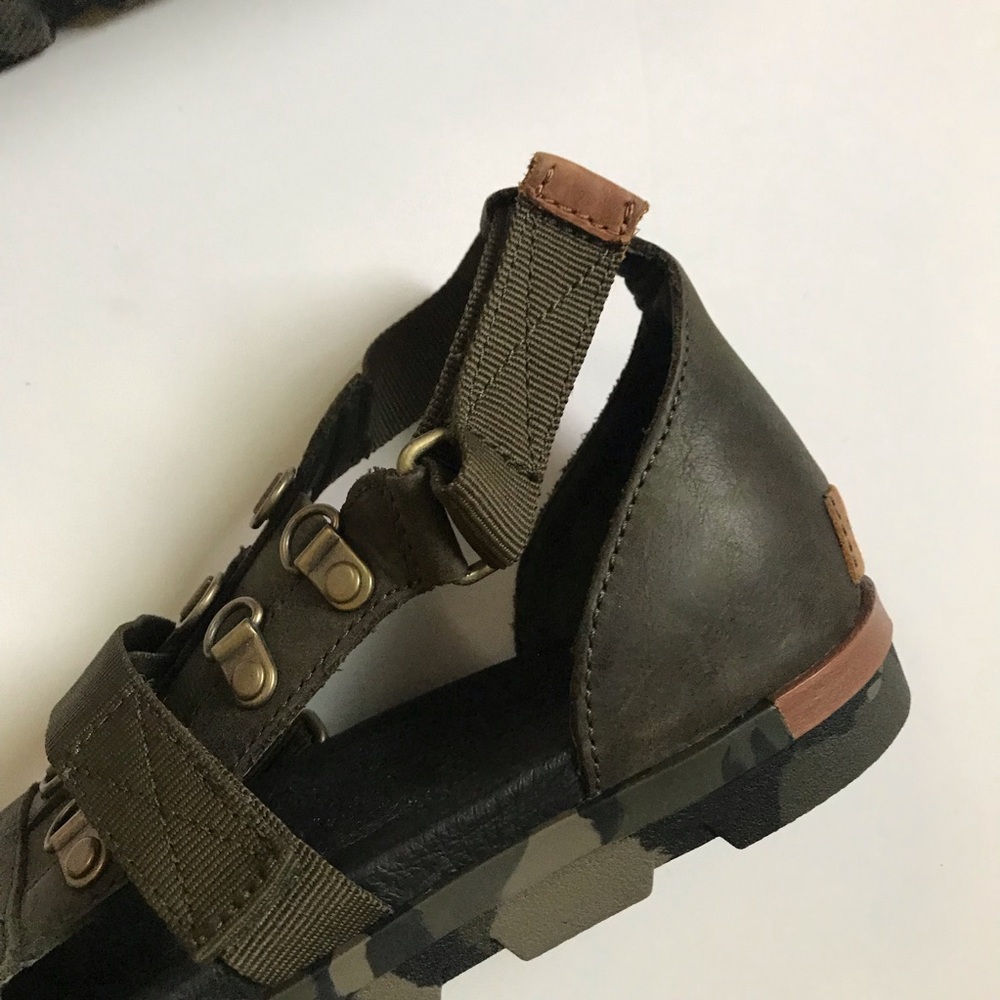 *SOLD!* NWOB Sorel torpeda Carly sandals - Picture 4 of 7